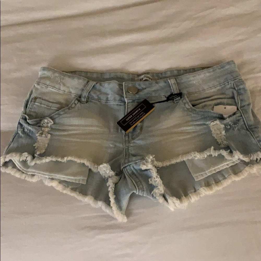 Refuge super short